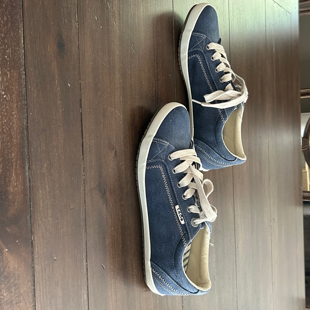 Taos Star Blue Wash Denim Lace Up Sneakers. Women's Size 9. - Picture 3 of 6